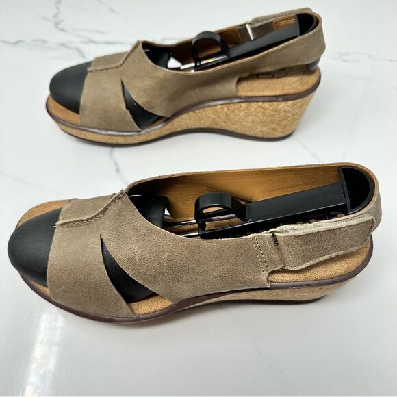 Clarks Rosemund Dune Suede Sandals- Size 7.5 - Picture 10 of 14